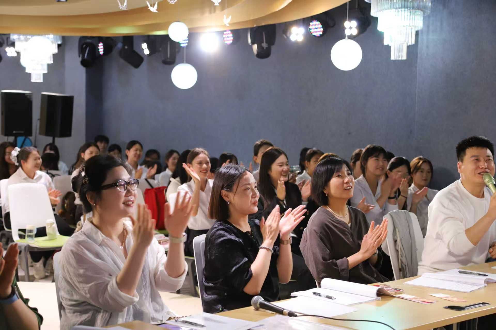【智慧服务学院】2024级婚庆服务与管理专业毕业设计答辩会圆满落幕
